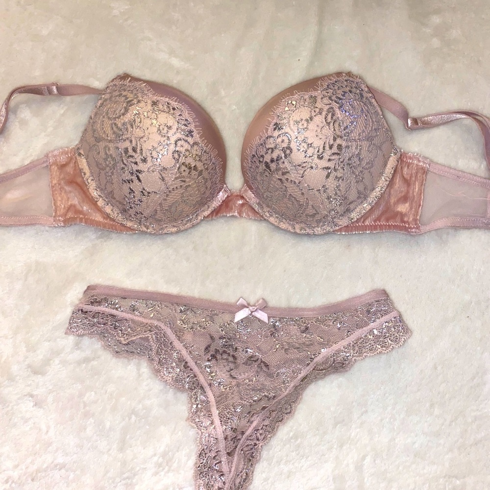 VS bombshell bra with matching panty